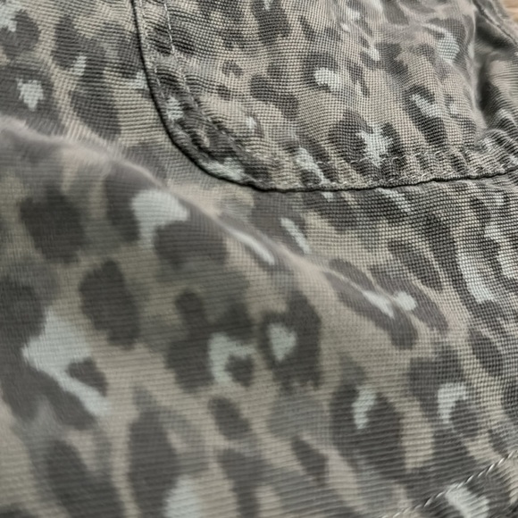 Maurice’s Shorts-Sz L-Green Camo-Cotton/Lyocell Blend-Drawstring Waist-EUC - Picture 4 of 15